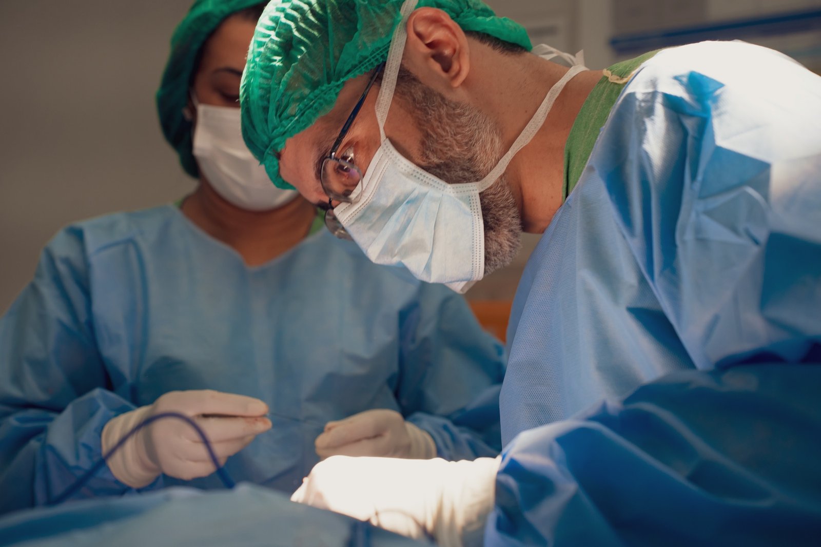 Dr. Gláucio em centro cirúrgico